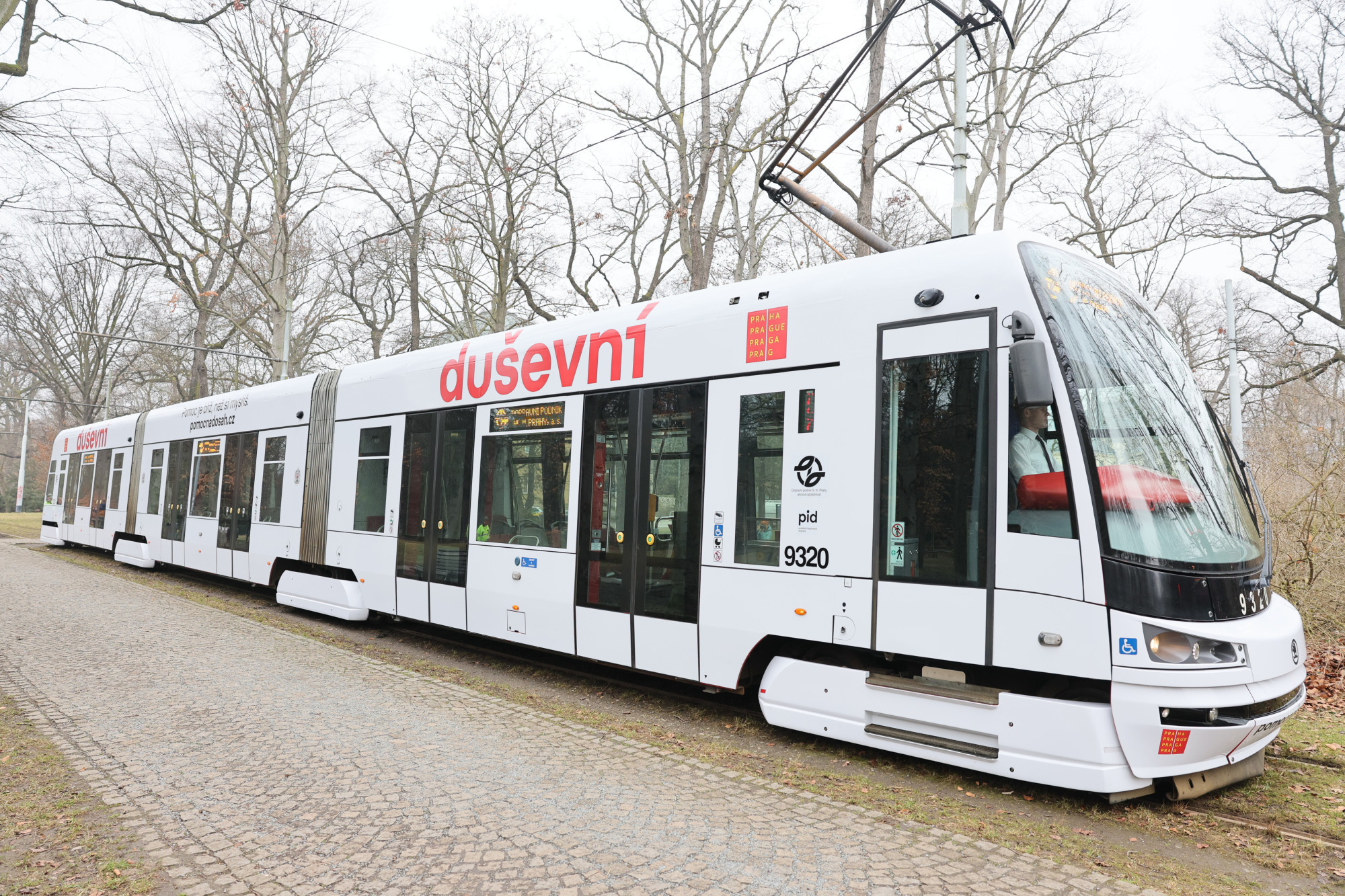 Praha vytvořila Duševní tramvaj, uvnitř jsou kontakty na psychologickou