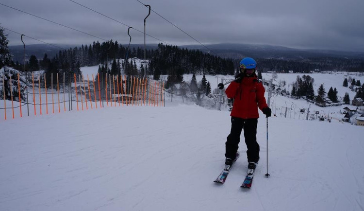 Přemrzlý sníh na krušnohorských svazích zvyšuje riziko úrazů, říká horská služba