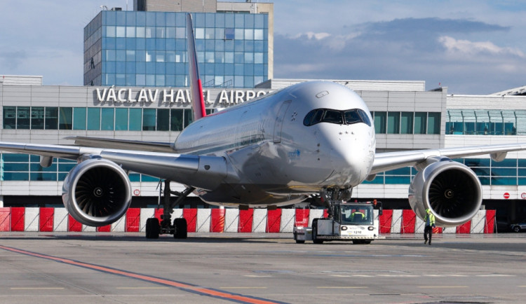 V Praze přistál další let s Čechy z Blízkého východu, tentokrát z Dubaje