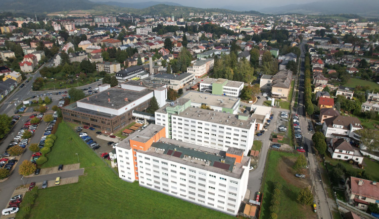 Vyhrožoval bombovým útokem na šumperskou nemocnici. Policie ho dopadla za pět hodin