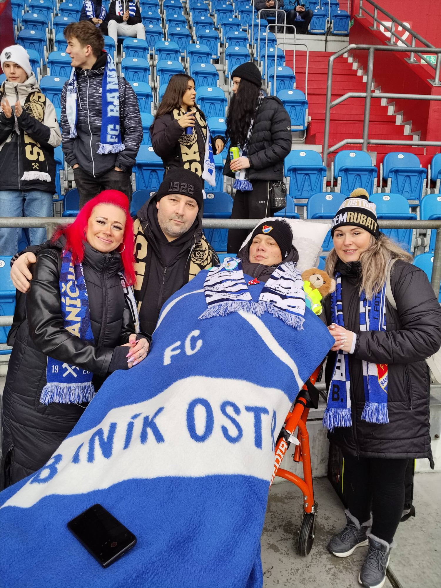 Vítkovičtí fotbalisté smutní. Zemřel mladý trenér Jan Mika Válek. Foto: Poskytla Sanitka přání