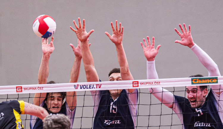 Karlovarsko na domácí palubovce nadalo šanci zlínské Fatře