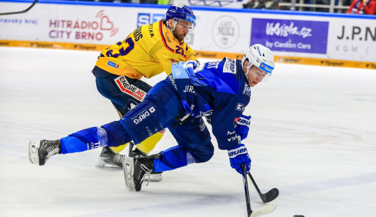 Motor srovnal sérii, napínavý duel rozhodly až nájezdy