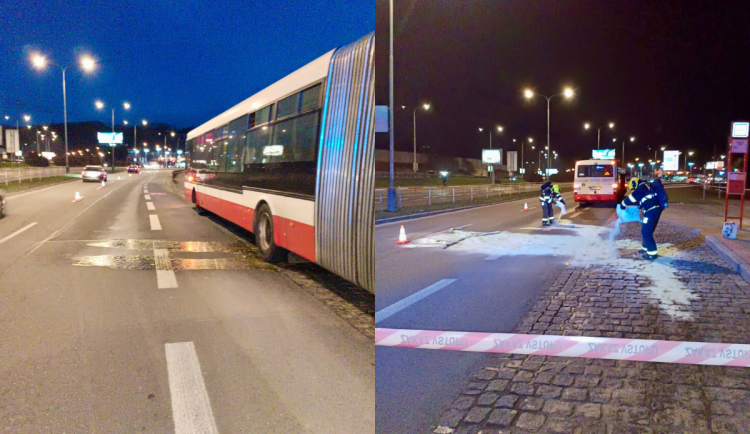 Autobus narazil na zastávce v Praze do kanystru, ze kterého se rozlila kyselina