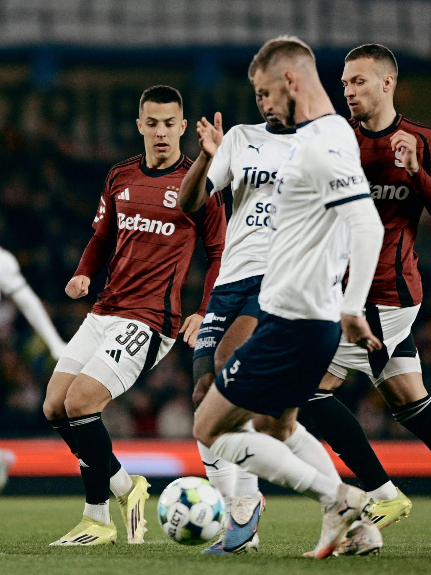 Fotbalisté Sparty porazili Slovácko 5:2 a ukončili sérii tří porážek