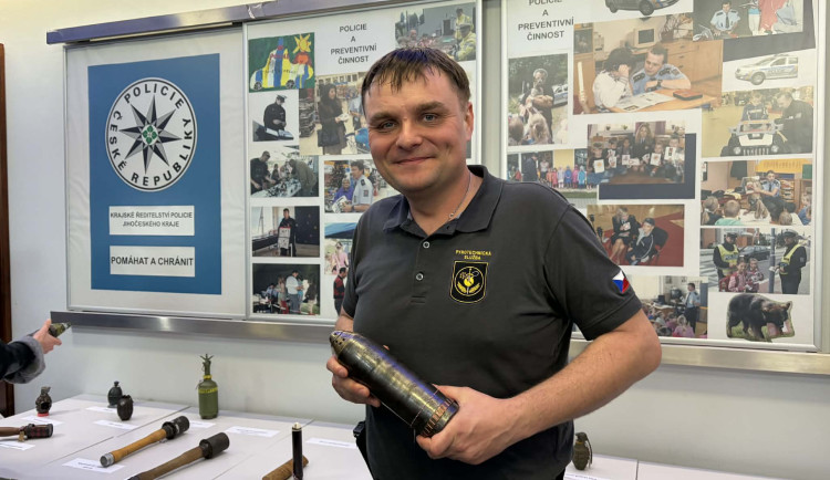 Puma u Vltavy i japonská střela. Podívejte se, jakou munici na jihu Čech řešili pyrotechnici