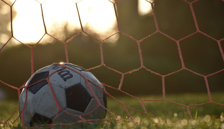 Muž u soudu popřel vinu za smrt chlapce, na kterého se v Břeclavi svalila branka