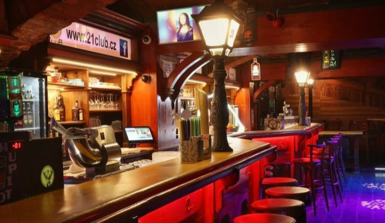 Diskriminace v populárním klubu? Podle svědků odmítá vpouštět Romy a cizince