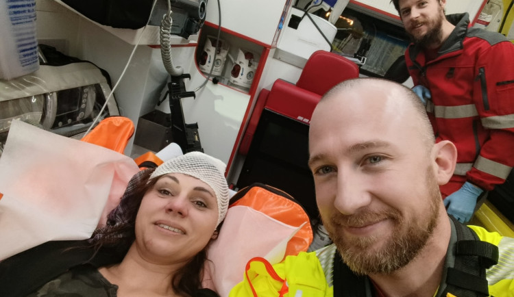 Kámen z nebe trefil ženu přímo do hlavy, na místě zasahoval vrtulník