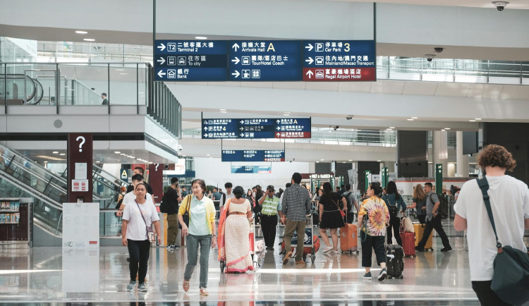 Co si můžete vzít do letadla a co vám při kontrole zabaví?