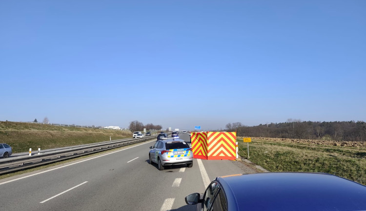 Pitva seniora nalezeného v příkopu u Ostravy vyloučila cizí zavinění i nehodu