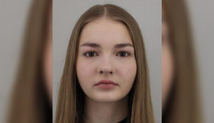 Policisté pátrají po patnáctileté dívce z Brna. O víkendu odešla z domova