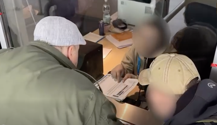 Na krasobruslařském šampionátu v Praze řádil podvodník, nabízel falešné lístky