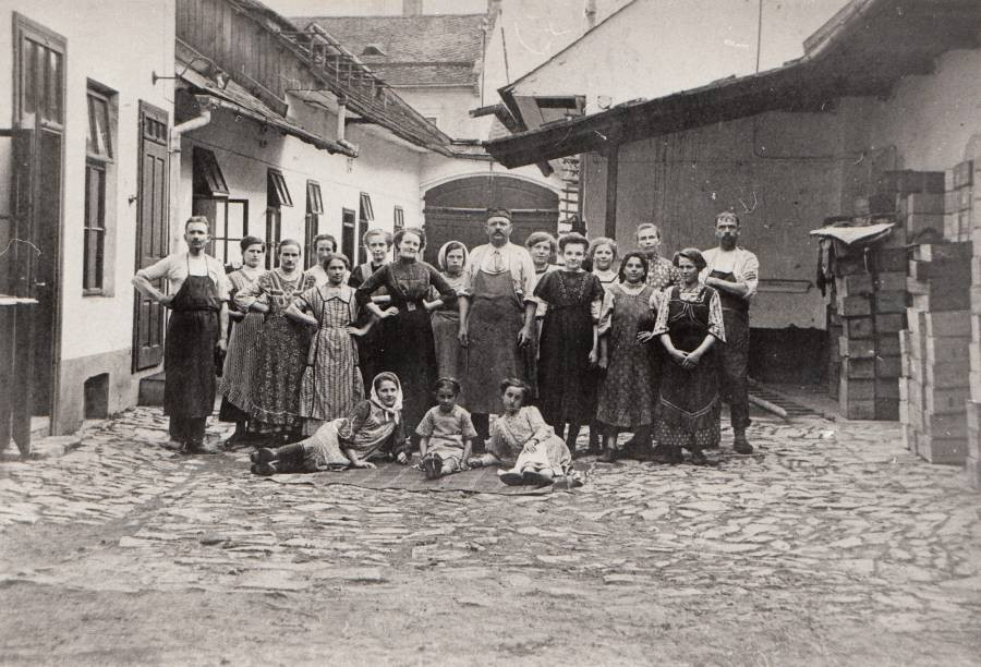 Střípky z historie. Olomoucké tvarůžky si letos připomínají 150 let od zahájení výroby v Lošticích