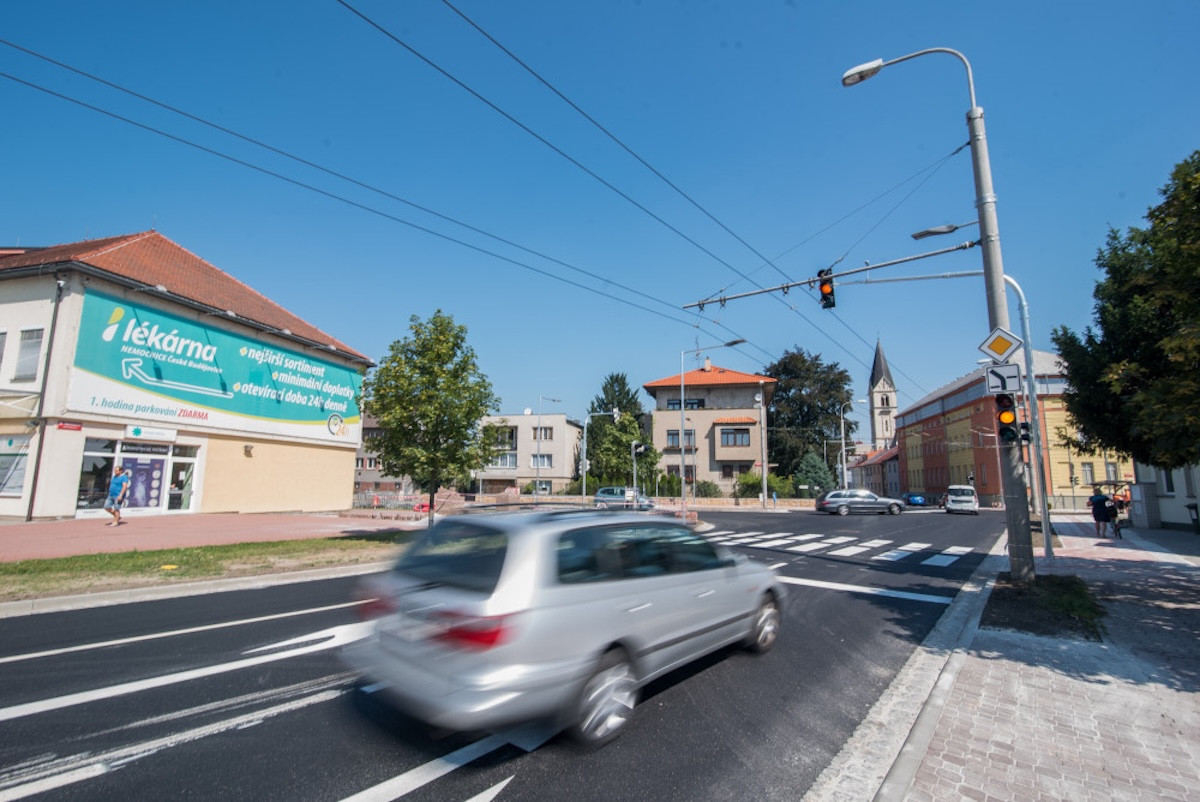 Přestavba zamíchá dopravou v Budějovicích, některé spoje nezastaví u nemocnice