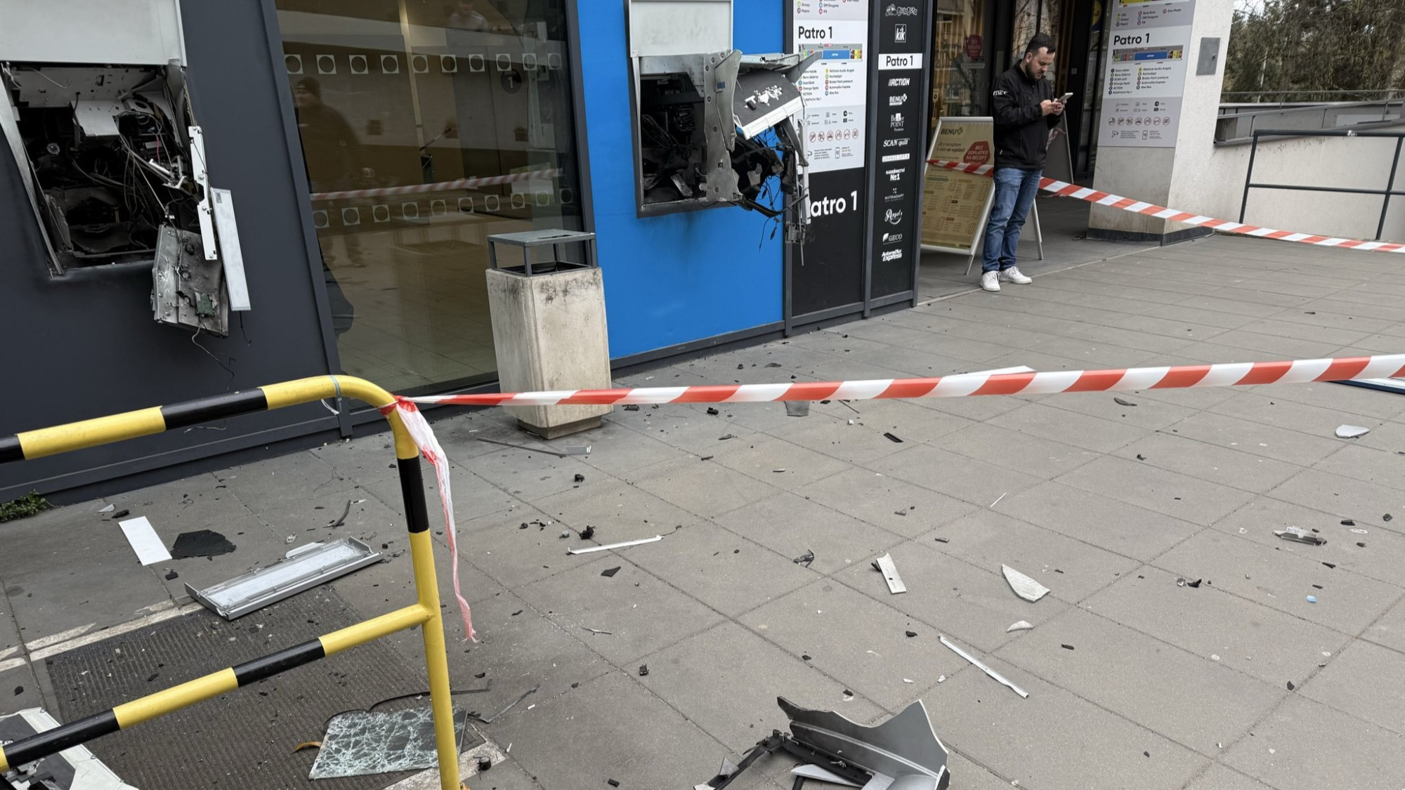 V Praze 4 zasahovali pyrotechnici. Zloději odpálili dva bankomaty a ukradli peníze