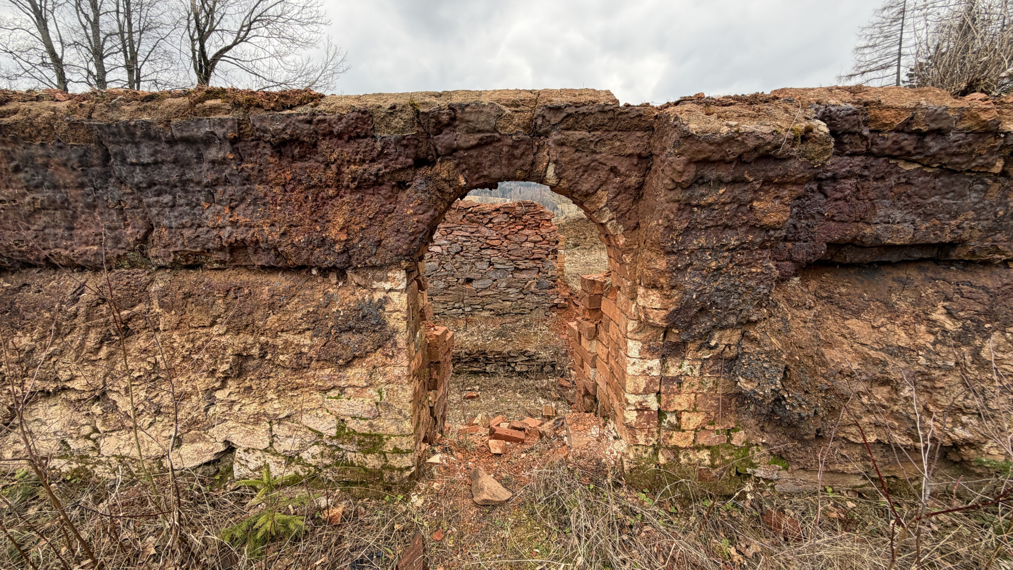 Zřícenina staré vápenky
