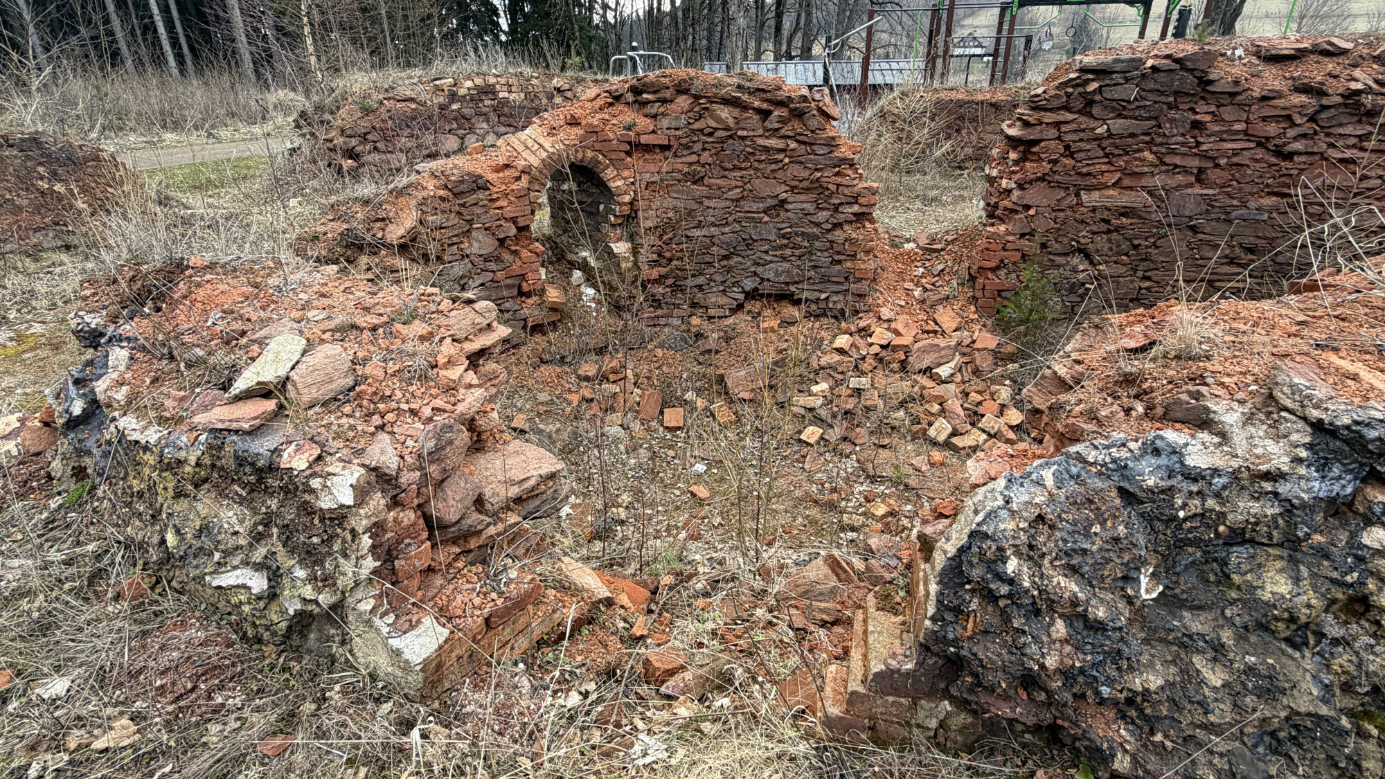 Zřícenina staré vápenky