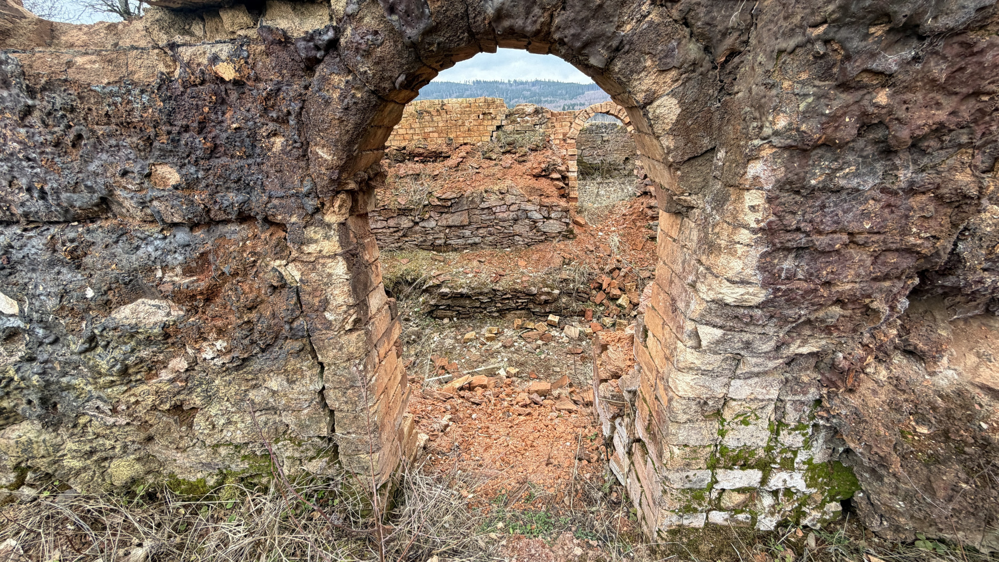 Zřícenina staré vápenky