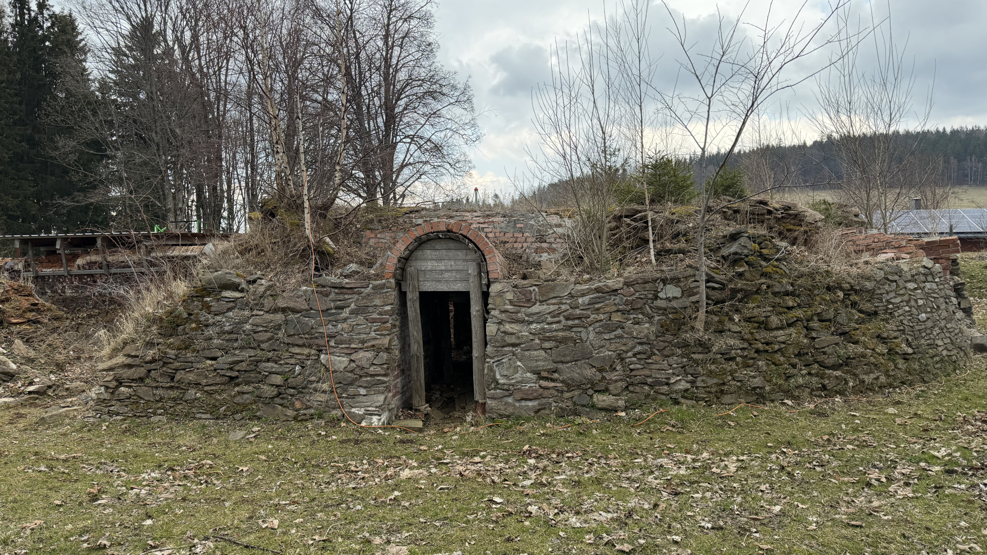 Zřícenina staré vápenky