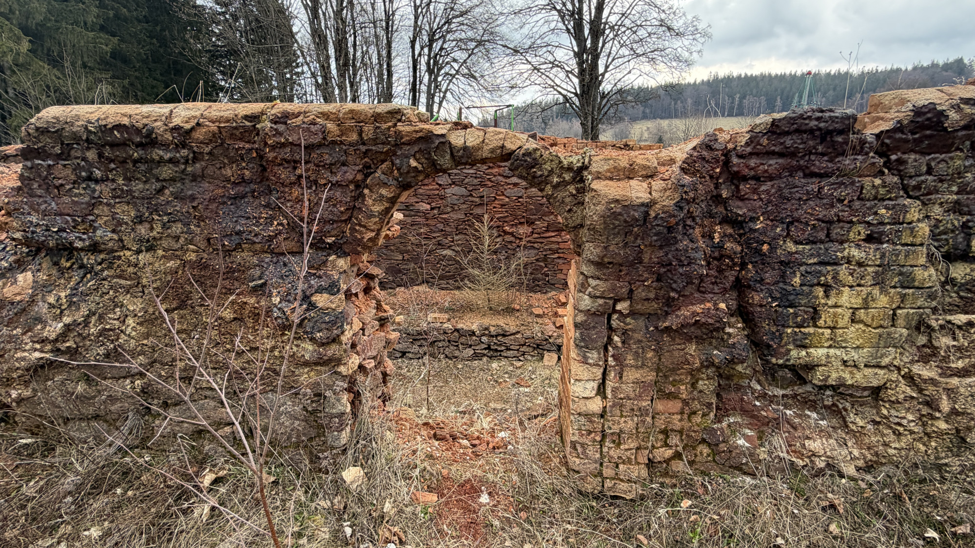 Zřícenina staré vápenky