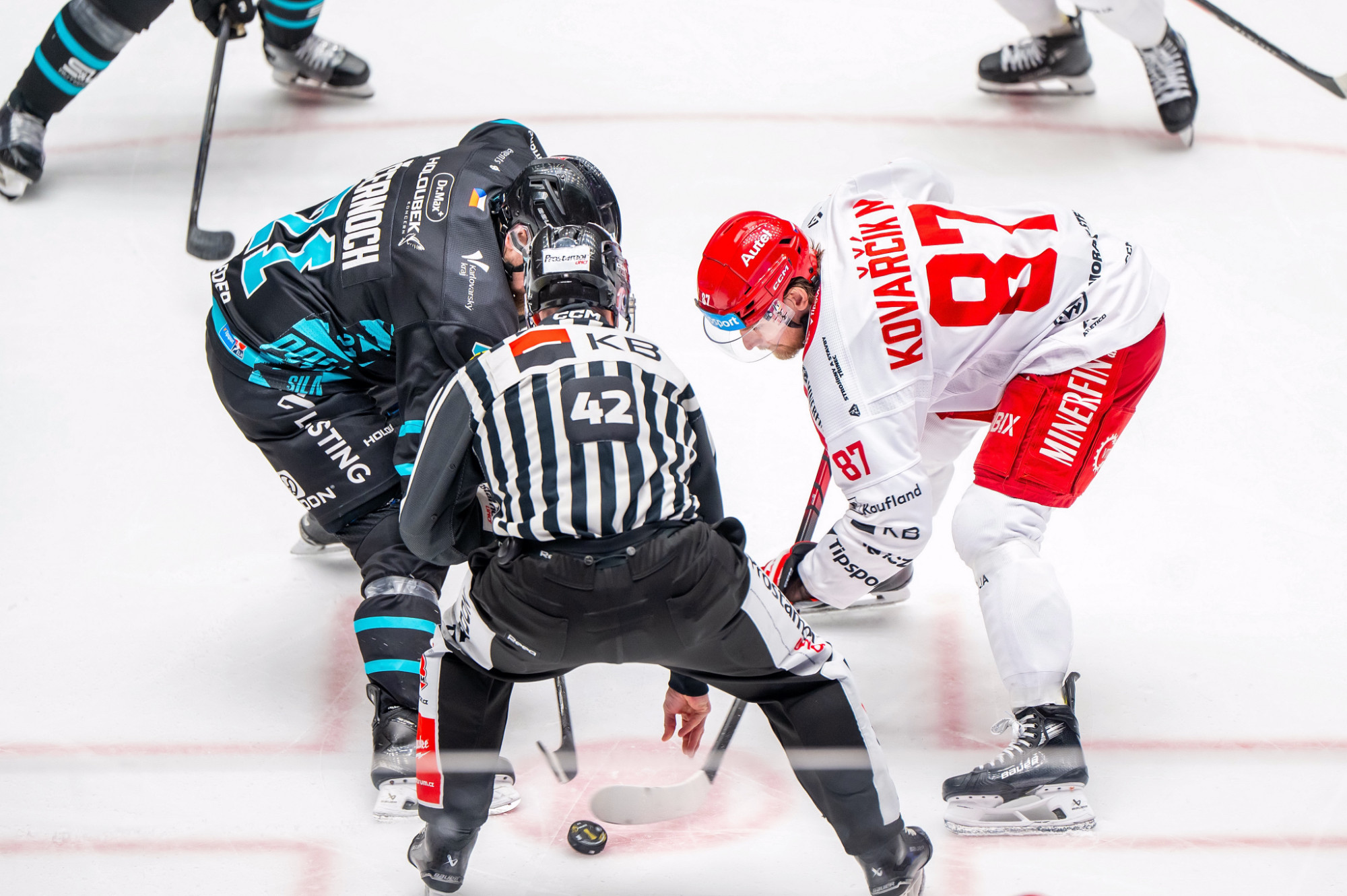 Hokejisté Třince završili v posledních sekundách proti Varům obrat z 1:4.