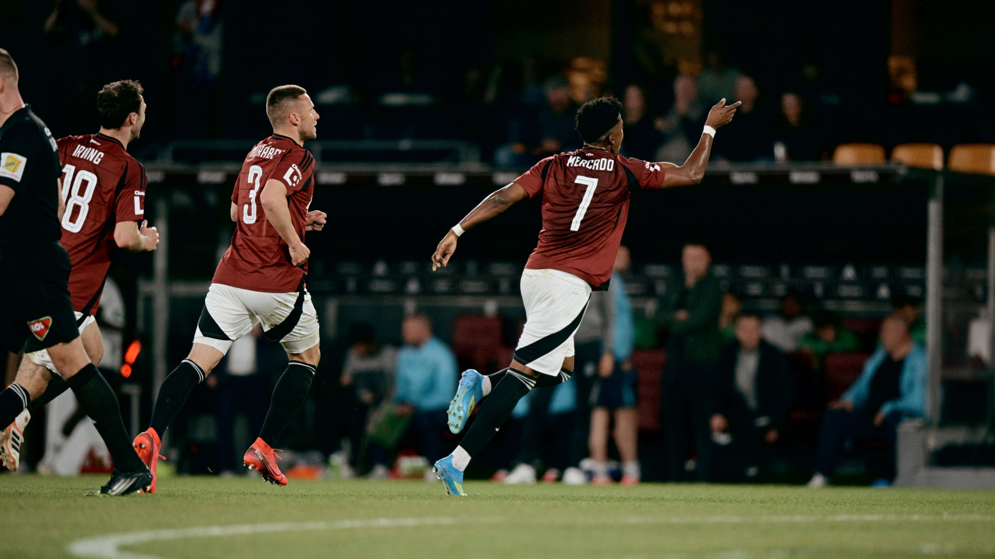 Fotbalisté Sparty porazili Karvinou 2:0 a odskočili třetí Plzni na osm bodů