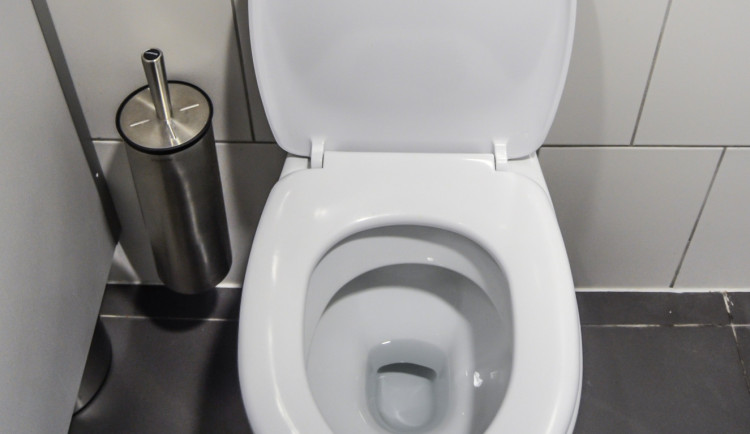 Na hradu Bezděz skončil středověk, po 762 letech se dočkal splachovacích záchodů