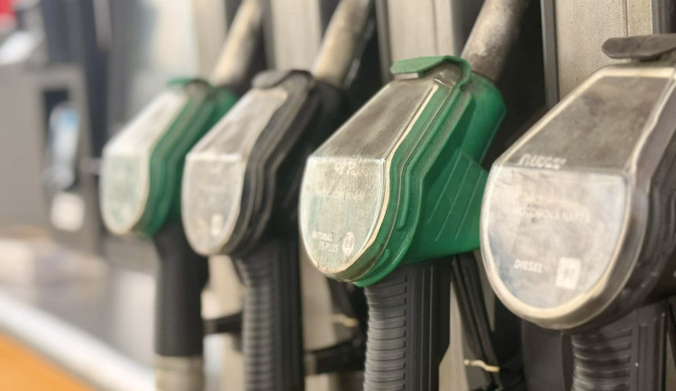 V Karlovarském kraji vládní opatření ceny paliv nesnížilo, někde i stouply