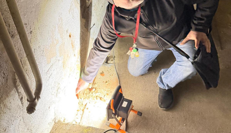 Tajemná místnost pod Bredou. Stoletý objekt dál odhaluje svou skrytou minulost