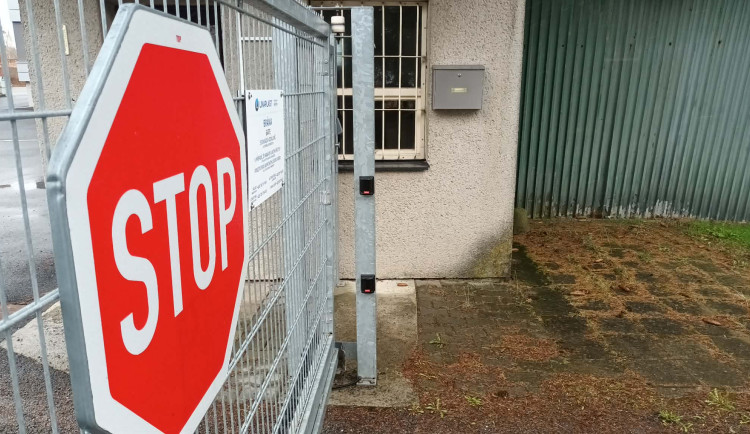 Zbrojaři ve Skřípově opět otevřou muniční sklad. Dělostřelecké náboje budou hlídat drony