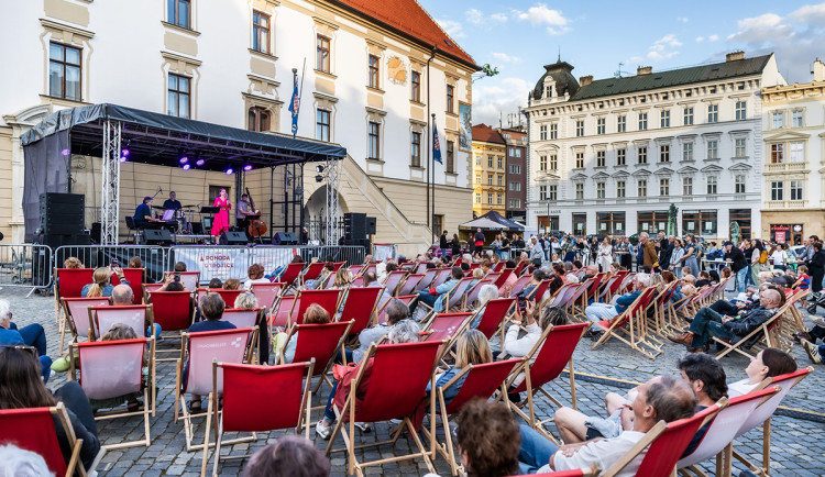 Ekologická varianta i suvenýr. Olomouc od léta zavede na akcích vratné kelímky