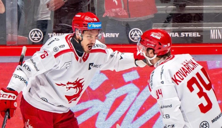 Třinečtí hokejisté udolali Karlovy Vary a budou usilovat o sedmý titul