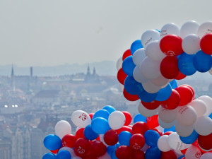 FOTO: Pískot i zásah policie. Pochod pro život v Praze opět rozvířil emoce