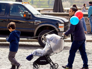 FOTO: Pískot i zásah policie. Pochod pro život v Praze opět rozvířil emoce