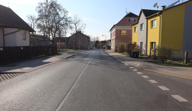 Cyklista bez helmy upadl a poranil si hlavu. Nadýchal skoro dvě promile