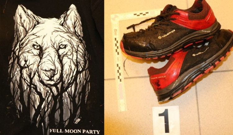 Policie pátrá po totožnosti mrtvého muže z lesa. Na sobě měl mikinu s portrétem vlka