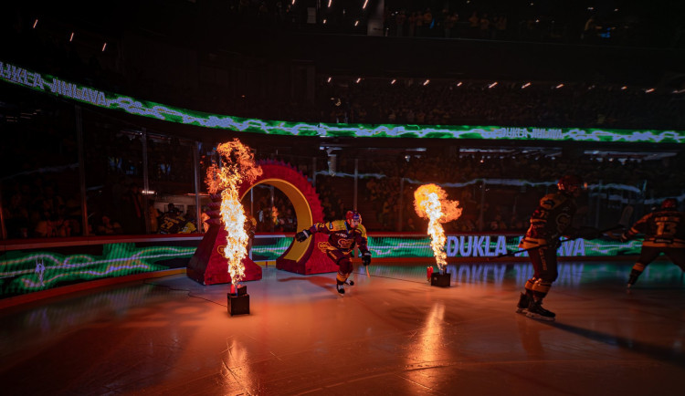 Dohra sobotní baráže o extraligu: Dukla vetuje rozhodčího, fanoušci se hádají