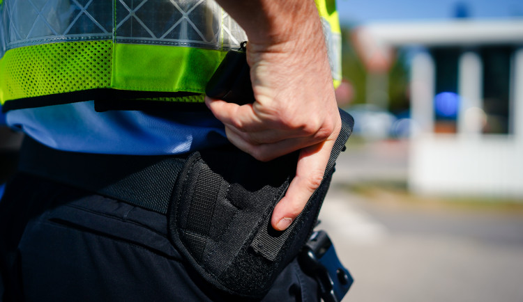 Chtěl zabít příbuzného a sám to oznámil policii. Pachatele zastavili těsně před činem