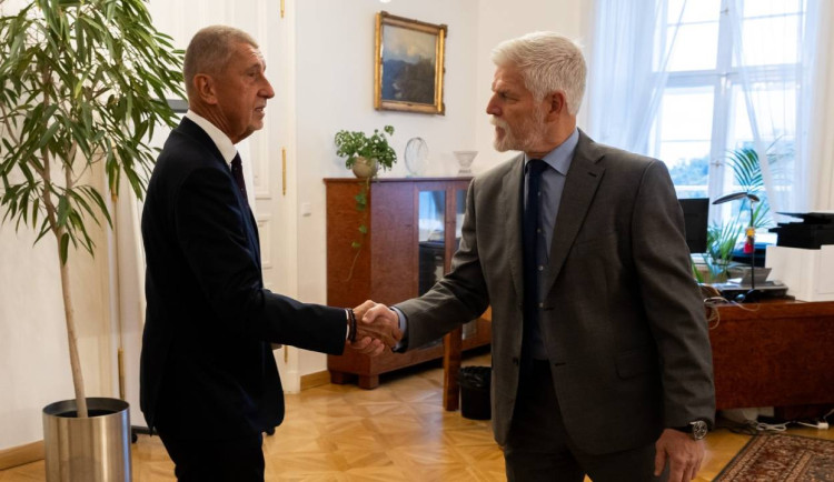 KOMENTÁŘ: Souboj o Ankaru, Babiš ve sporu s prezidentem hraje o hodně