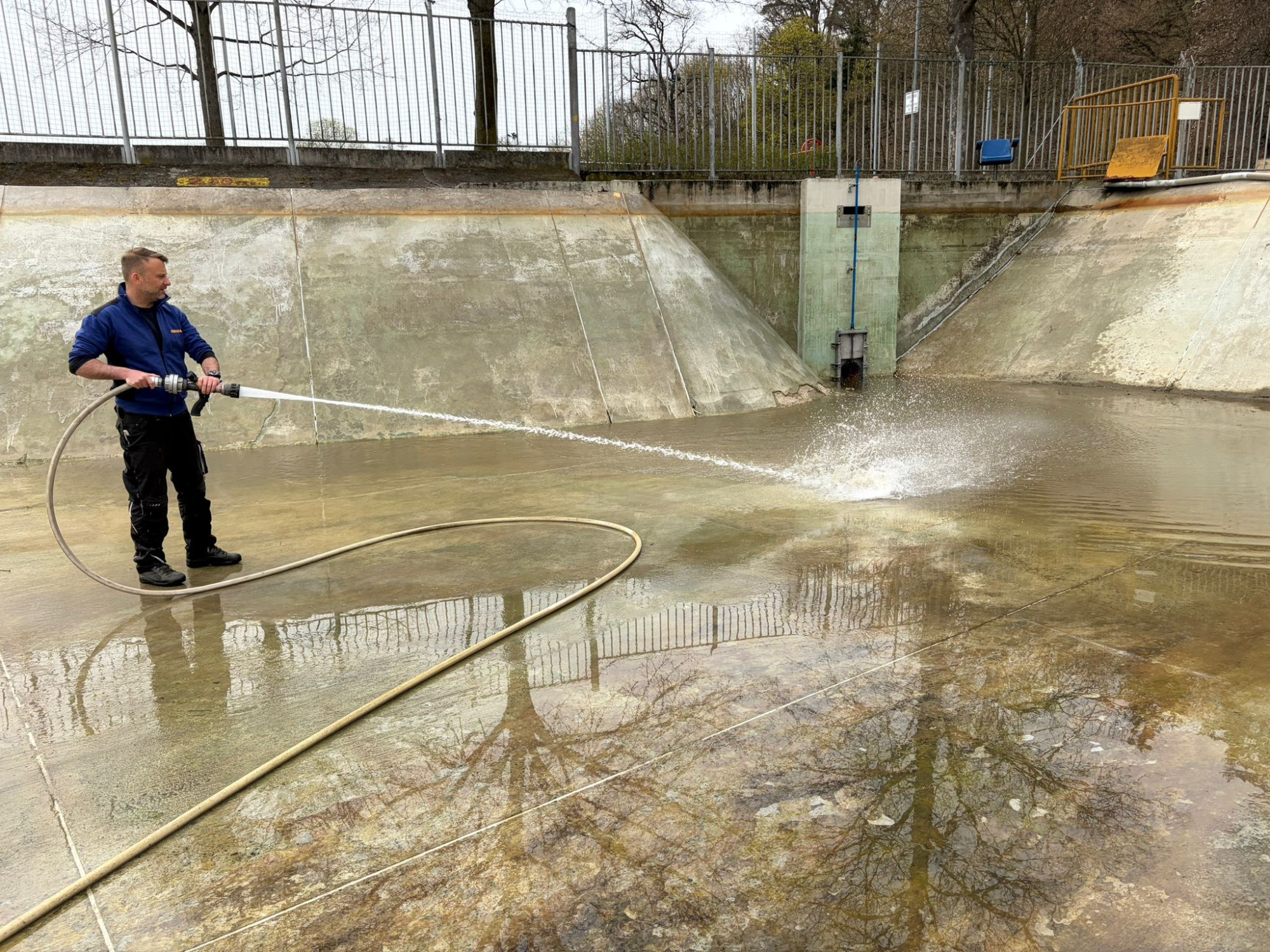 Největší přírodní koupaliště v kraji a druhé největší v ČR prochází očistou