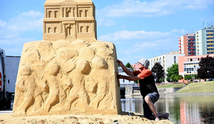 Písecká náplavka se promění v galerii. Sochy připomenou historii města
