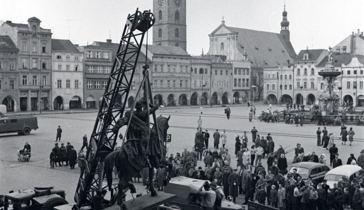DRBNA HISTORIČKA: Od zákazů k manifestacím. Jak se rodil první máj v Budějcích