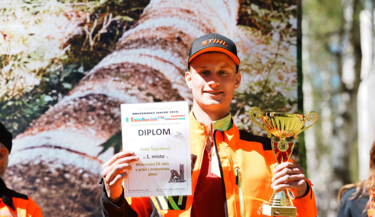 Nejlepším juniorským dřevorubcem republiky je Jan Šejnoha z Frýdlantu. Znovu po roce
