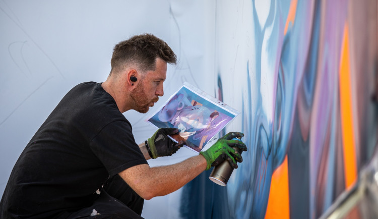 Křišťálové údolí na Anifilmu: u zámku vznikne v pátek ráno nevídané graffiti