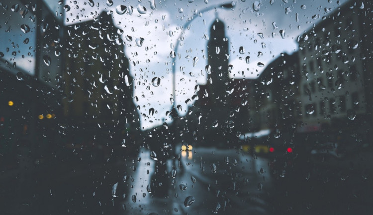 Na Vysočinu se ženou silné bouře, meteorologové vydali výstrahu