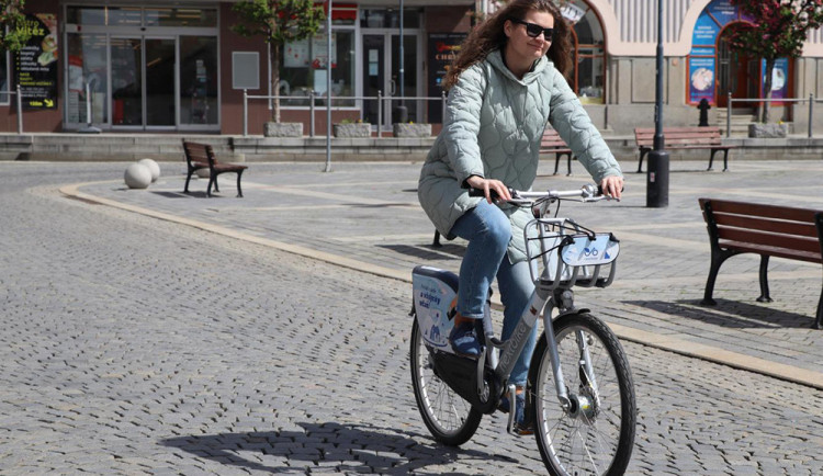 Sdílená kola za měsíc a půl v Olomouci skončí. Jinde úspěšný projekt nezískal podporu radnice
