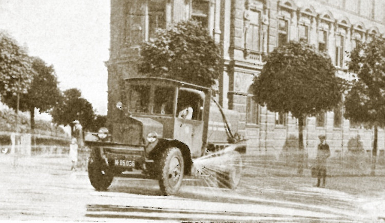 DRBNA HISTORIČKA: Zazvonil zvonec a běželo se s odpadem před dům