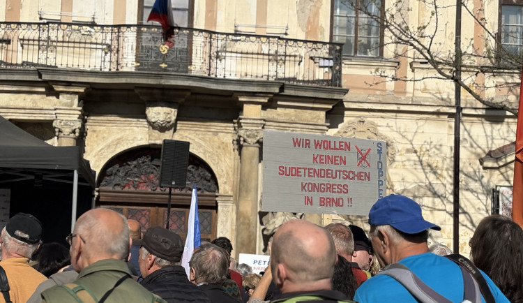 Mladí jsou pro, senioři proti. Sjezd sudetských Němců dál budí emoce