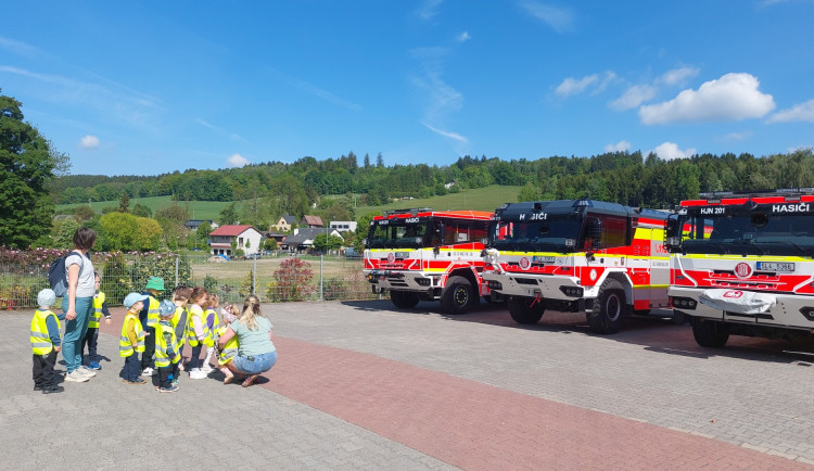 Jablonec obnovuje techniku svých jednotek dobrovolných hasičů, koupil tři nové cisterny